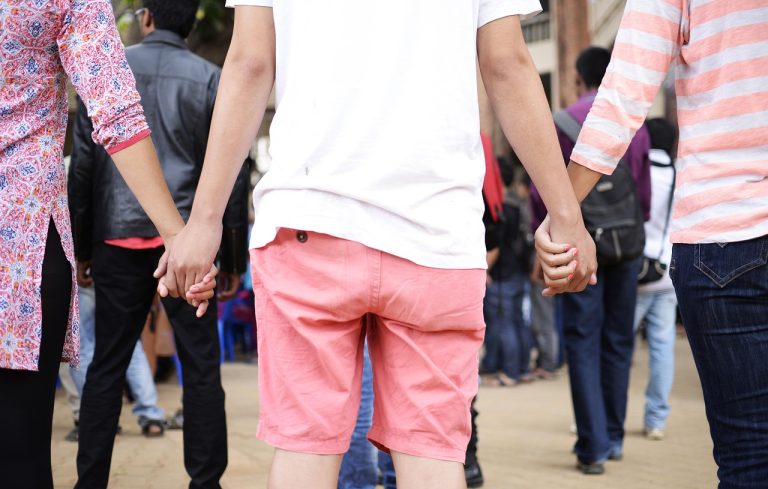 holding hands 858005 1280